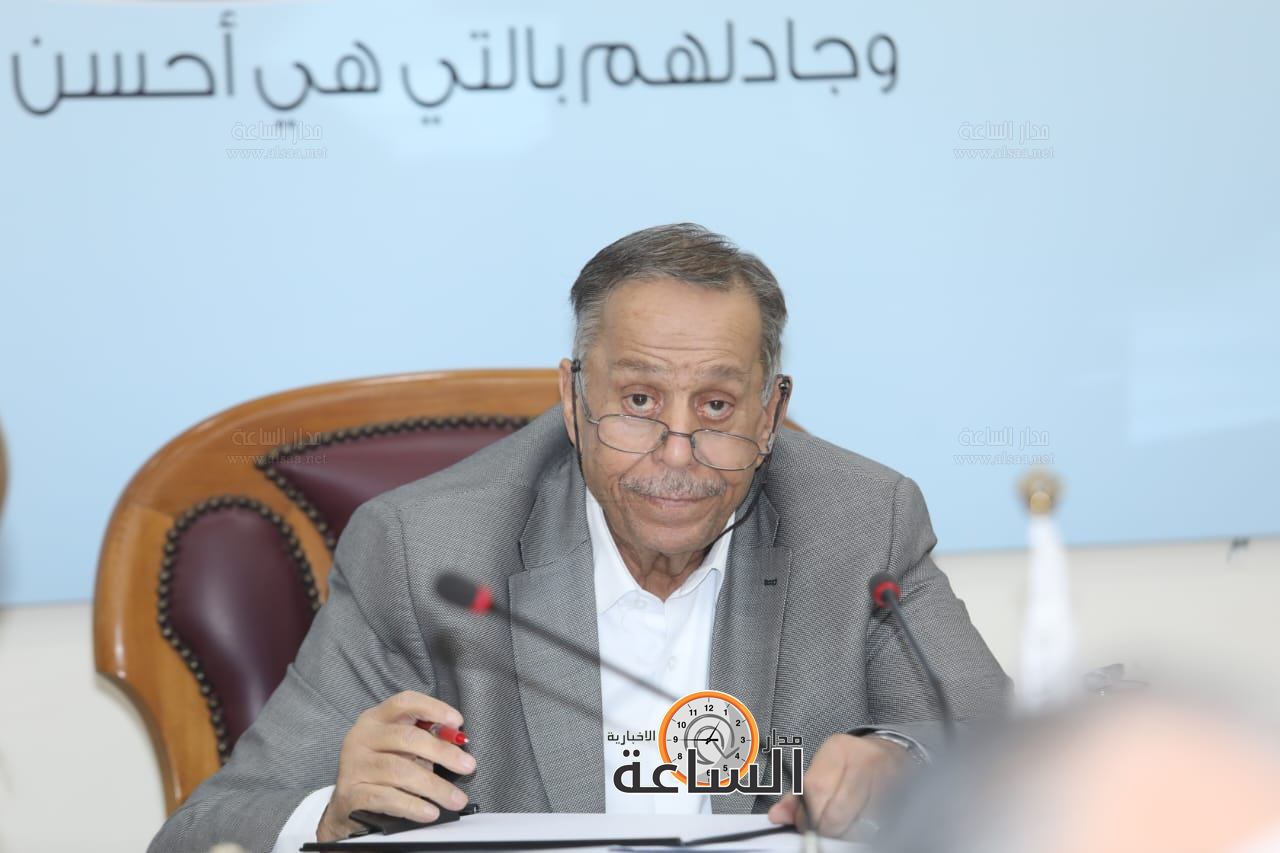 Madar Al-Saa Images 0.3609738645806311