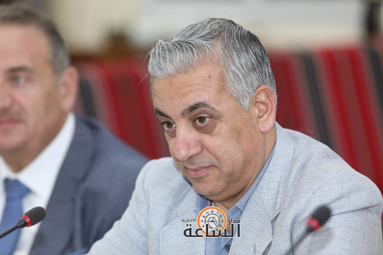 Madar Al-Saa Images 0.9346369577039249