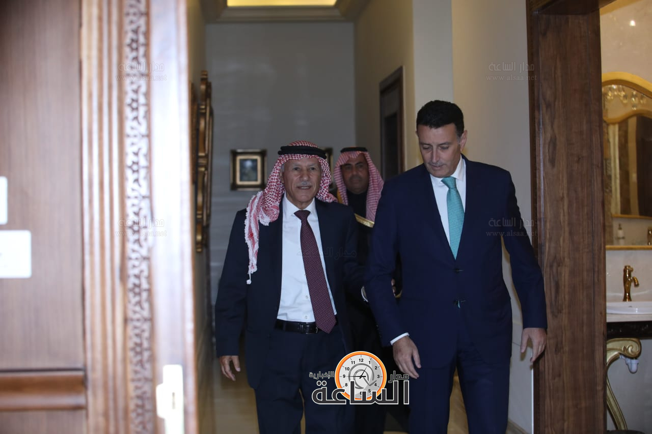 Madar Al-Saa Images 0.4233029541641835