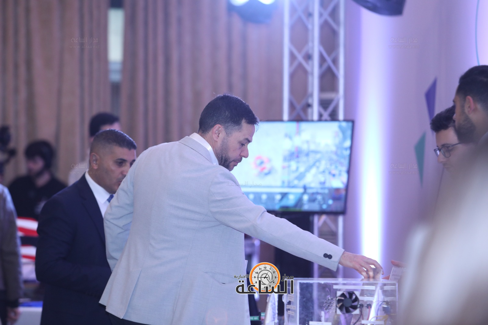 Madar Al-Saa Images 0.3986486040104227