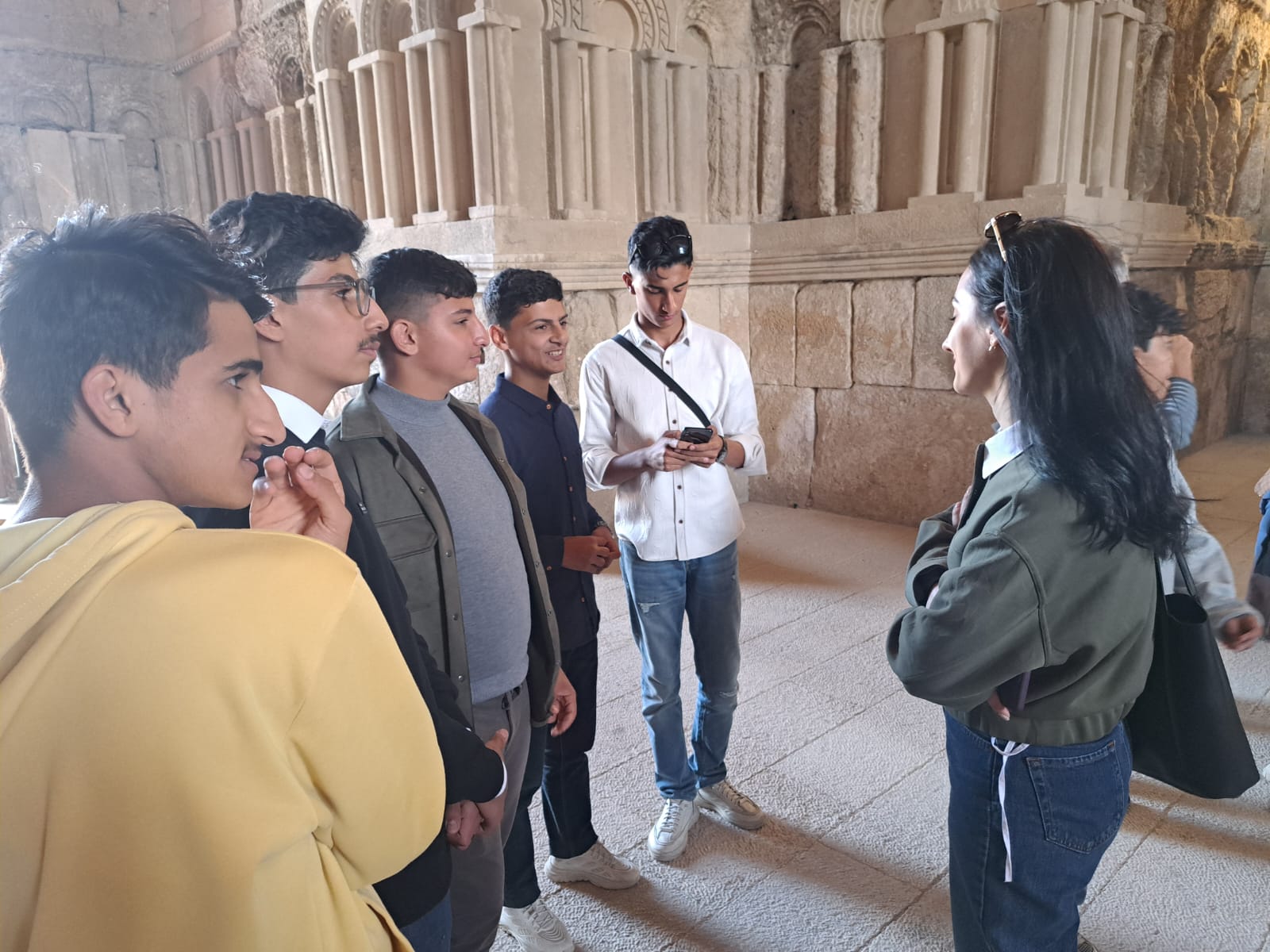 Madar Al-Saa Images 0.5245719144568202