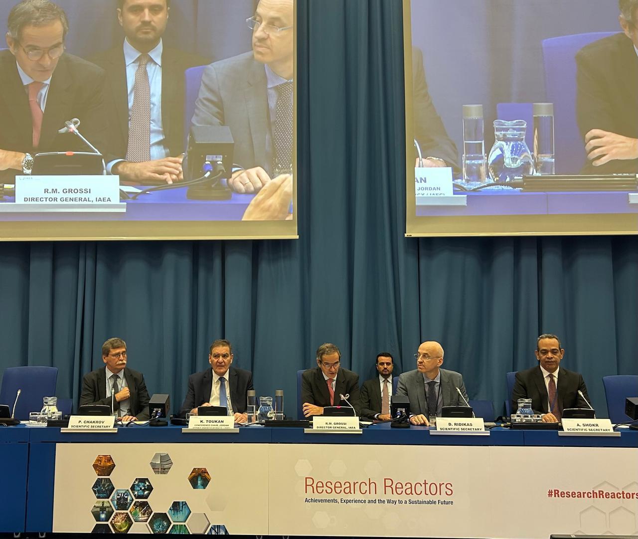 Madar Al-Saa Images 0.038755476584867