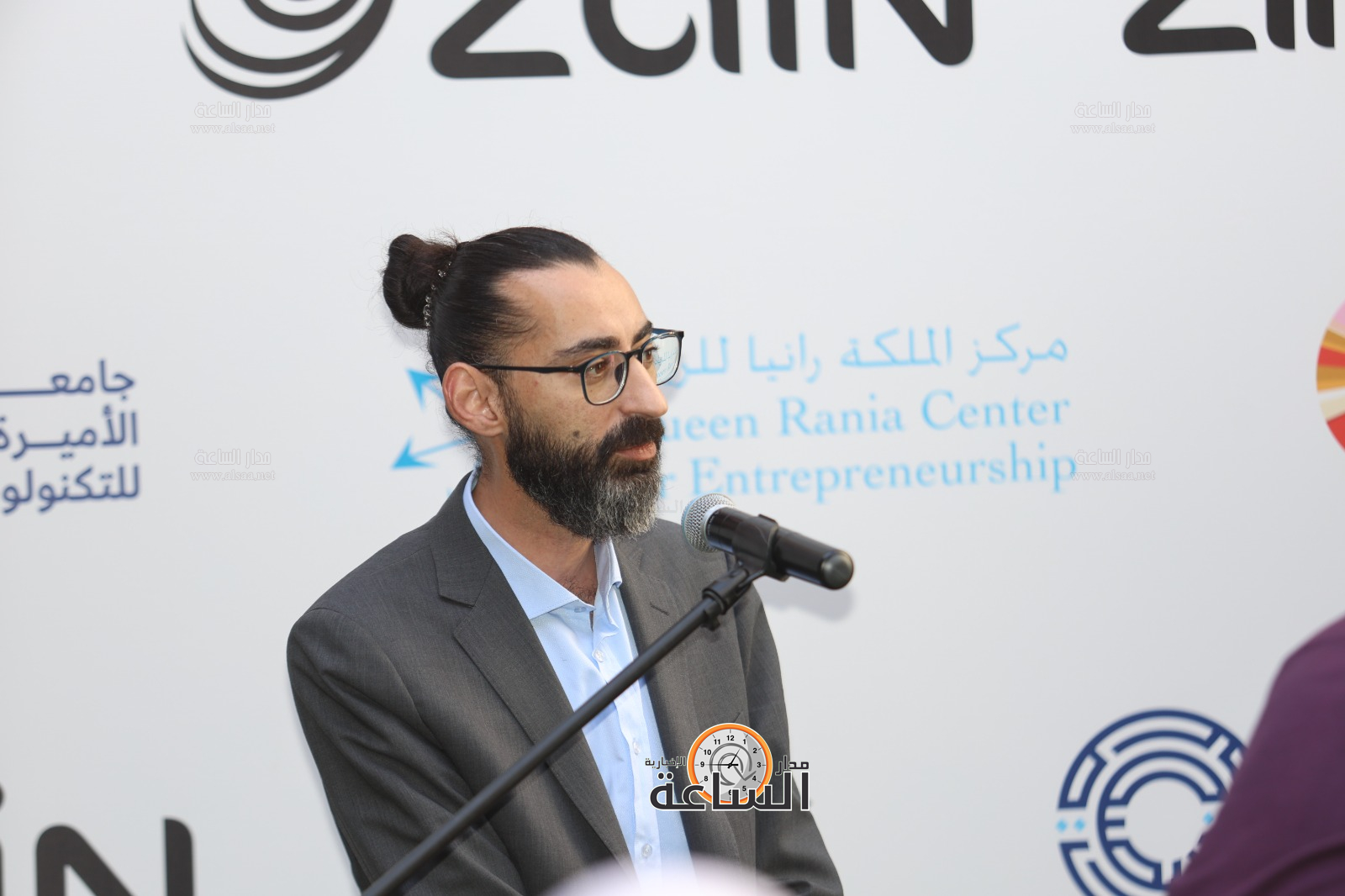 Madar Al-Saa Images 0.9142108115174121