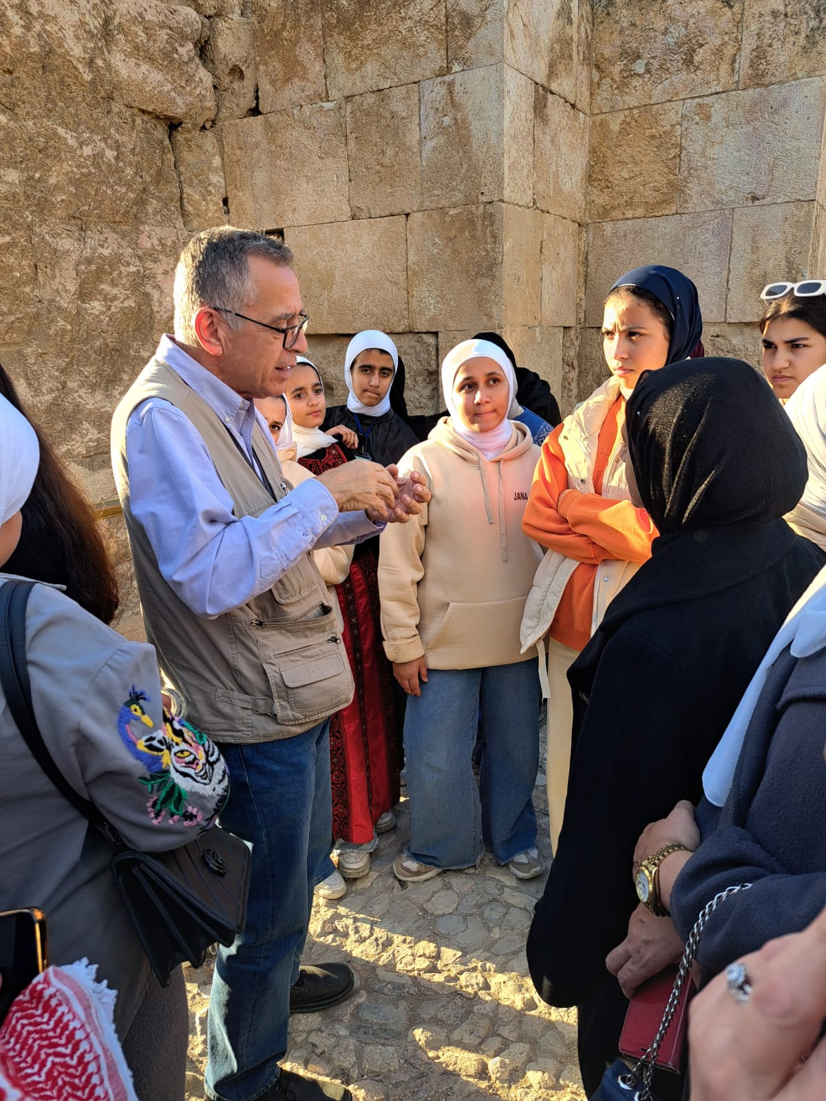 Madar Al-Saa Images 0.9400337758029607