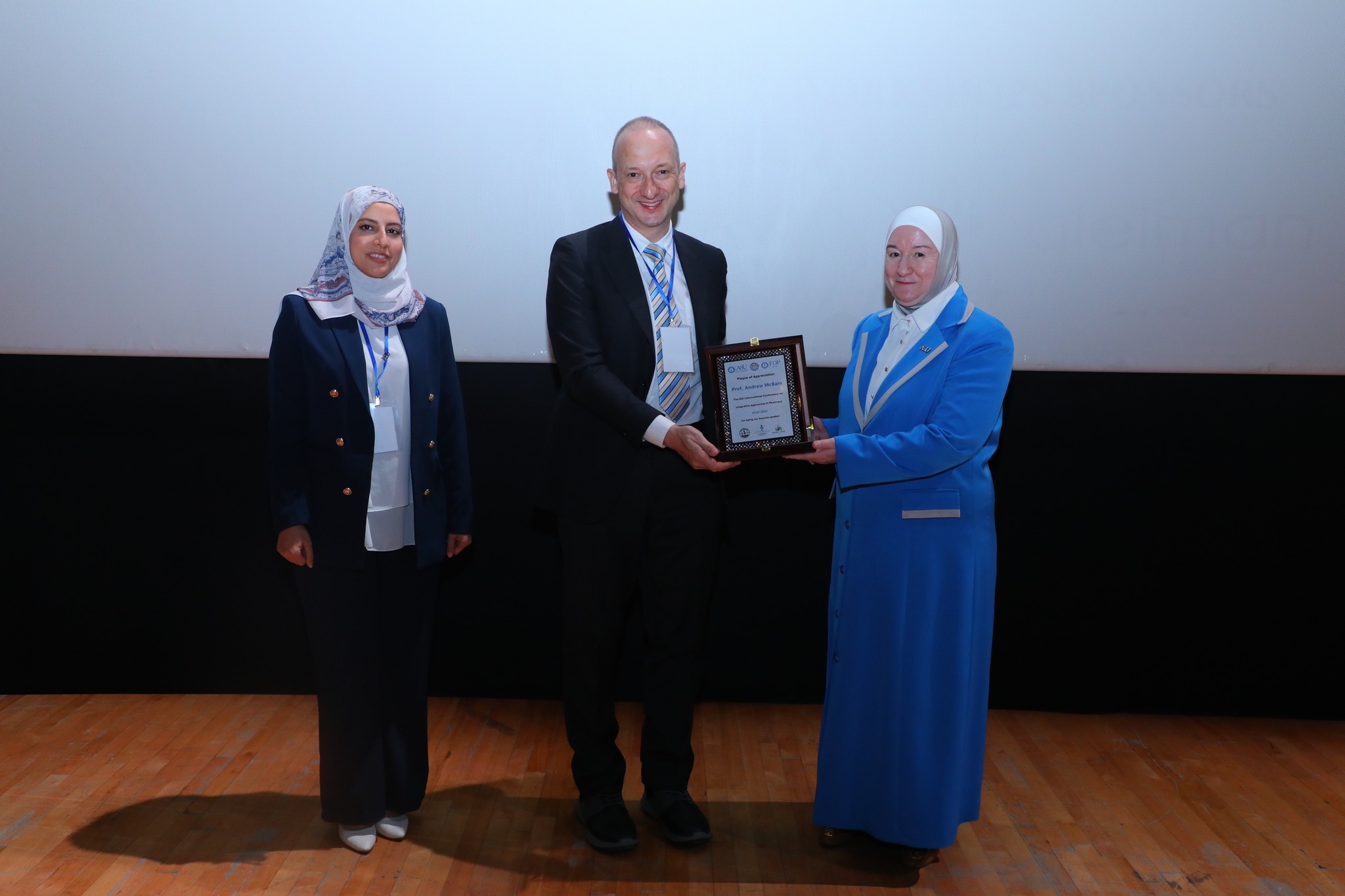 صيدلة التطبيقية تعقد مؤتمرها الدولي السادس (صور)