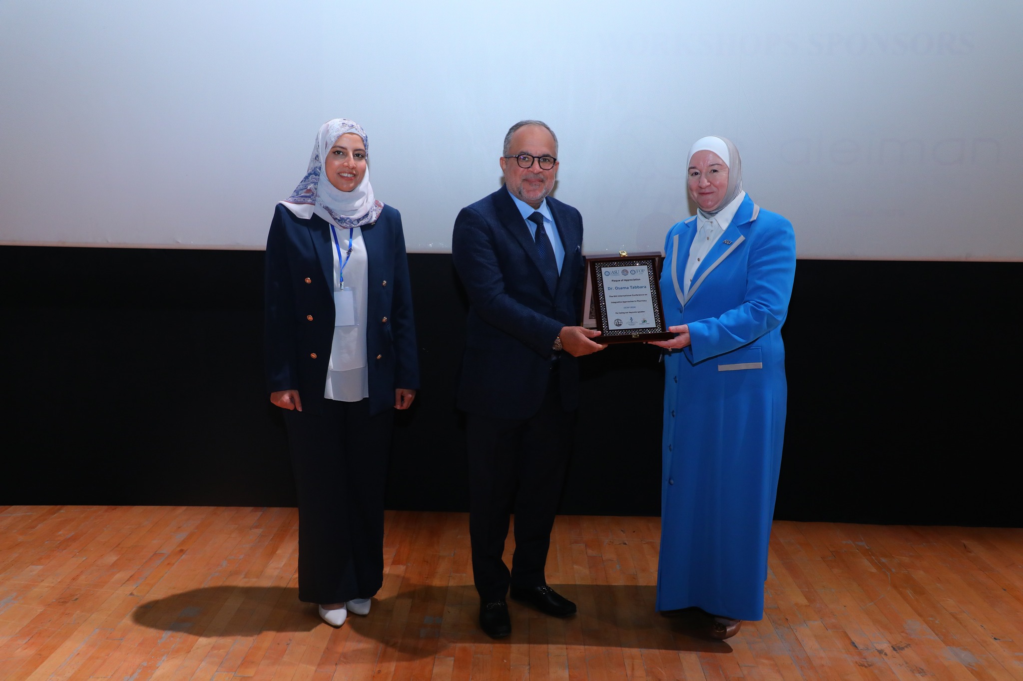 صيدلة التطبيقية تعقد مؤتمرها الدولي السادس (صور)