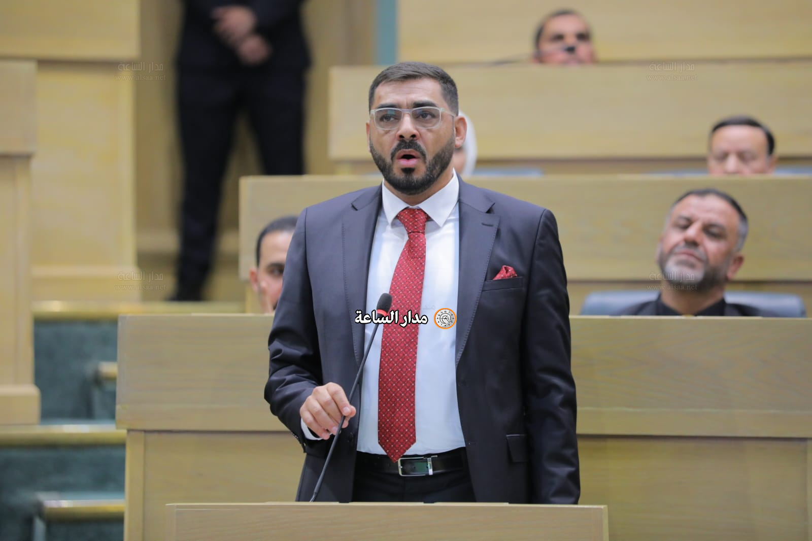 Madar Al-Saa Images 0.016997095671865248