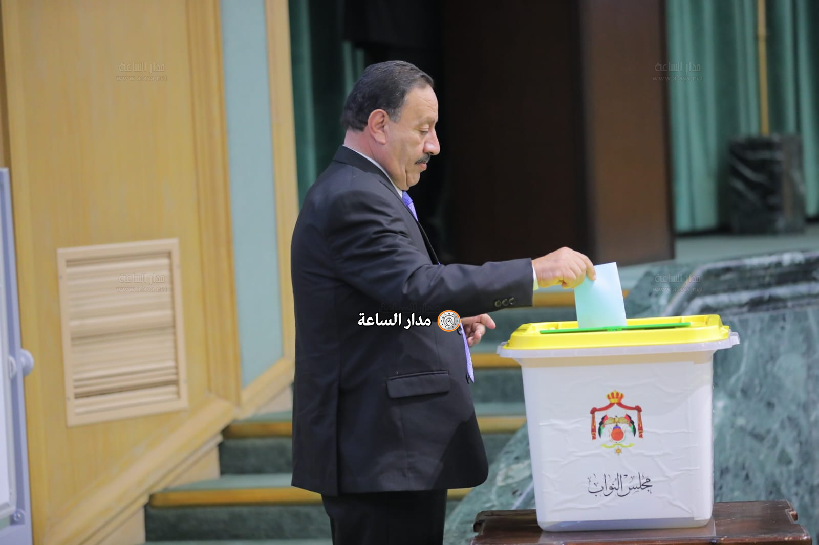 Madar Al-Saa Images 0.7427414854474099