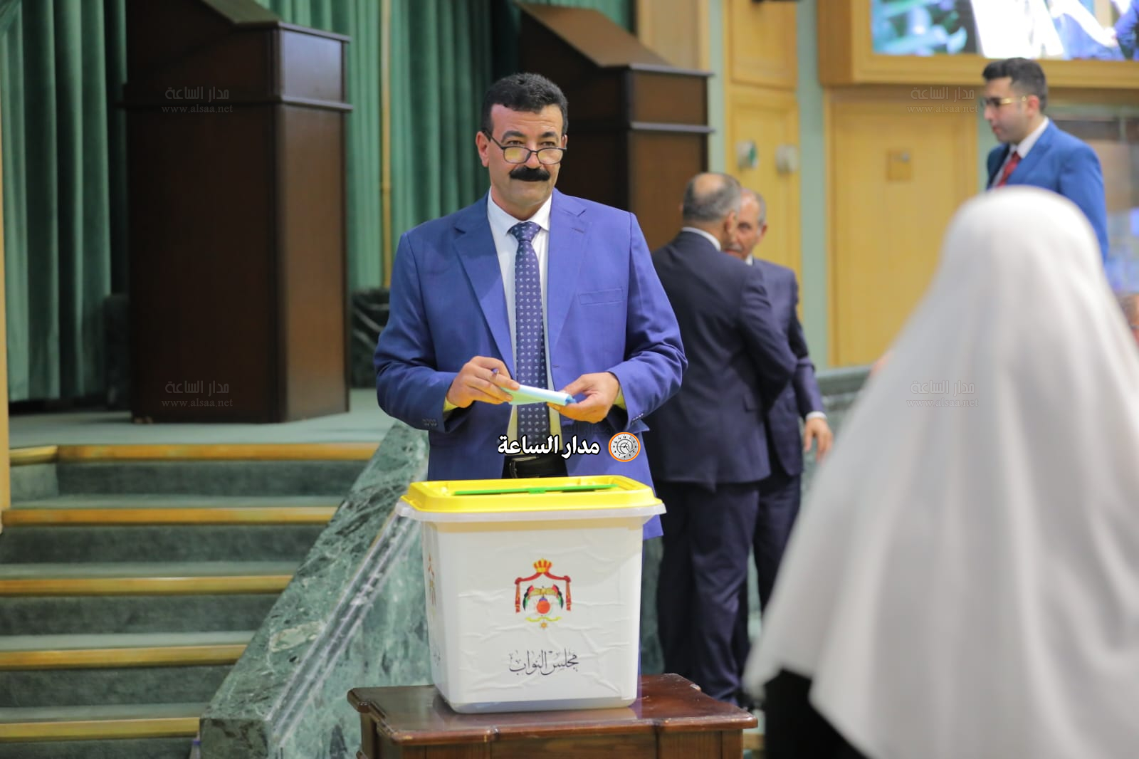 Madar Al-Saa Images 0.18988336216578583