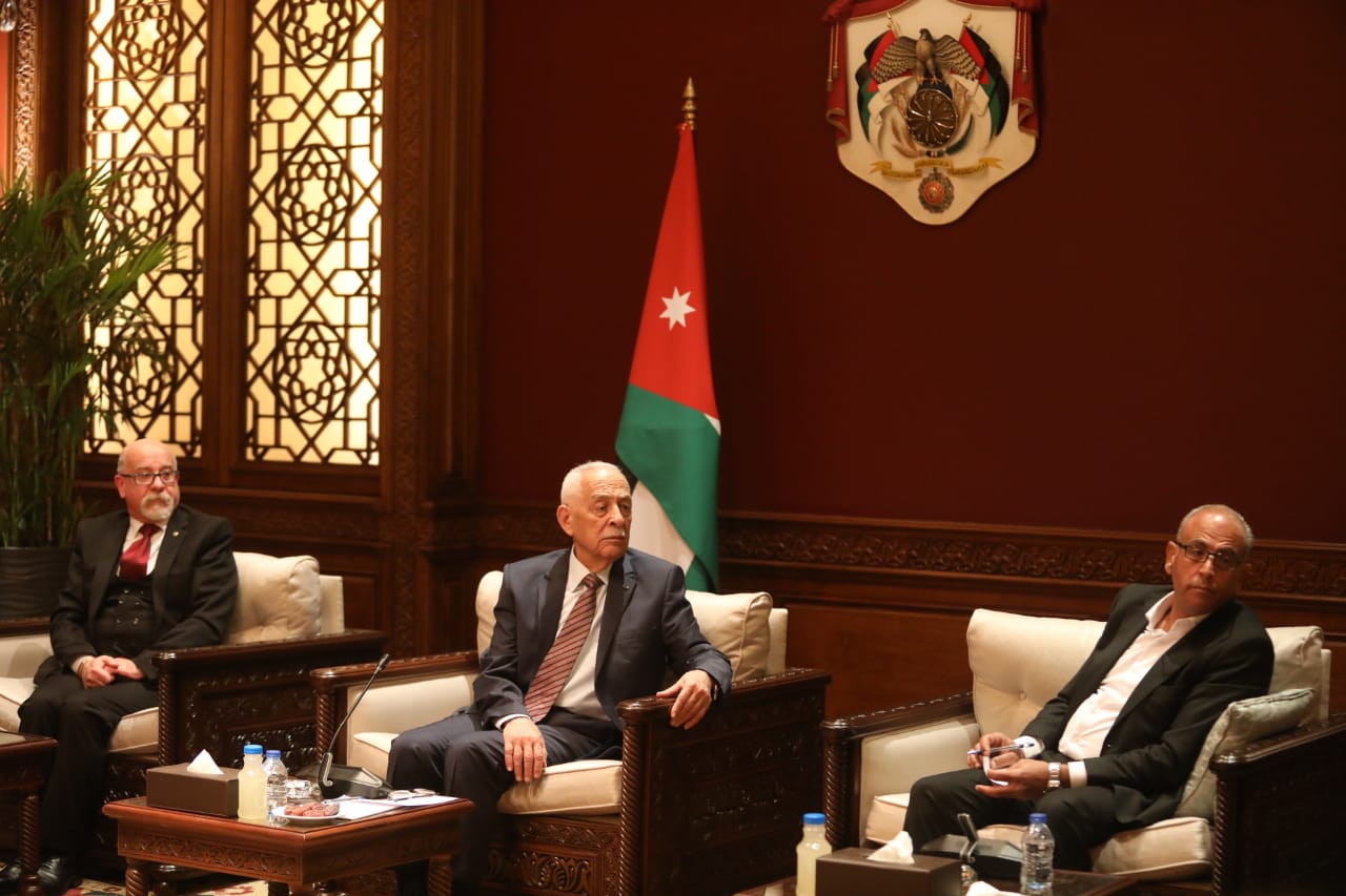 Madar Al-Saa Images 0.16228537021603118