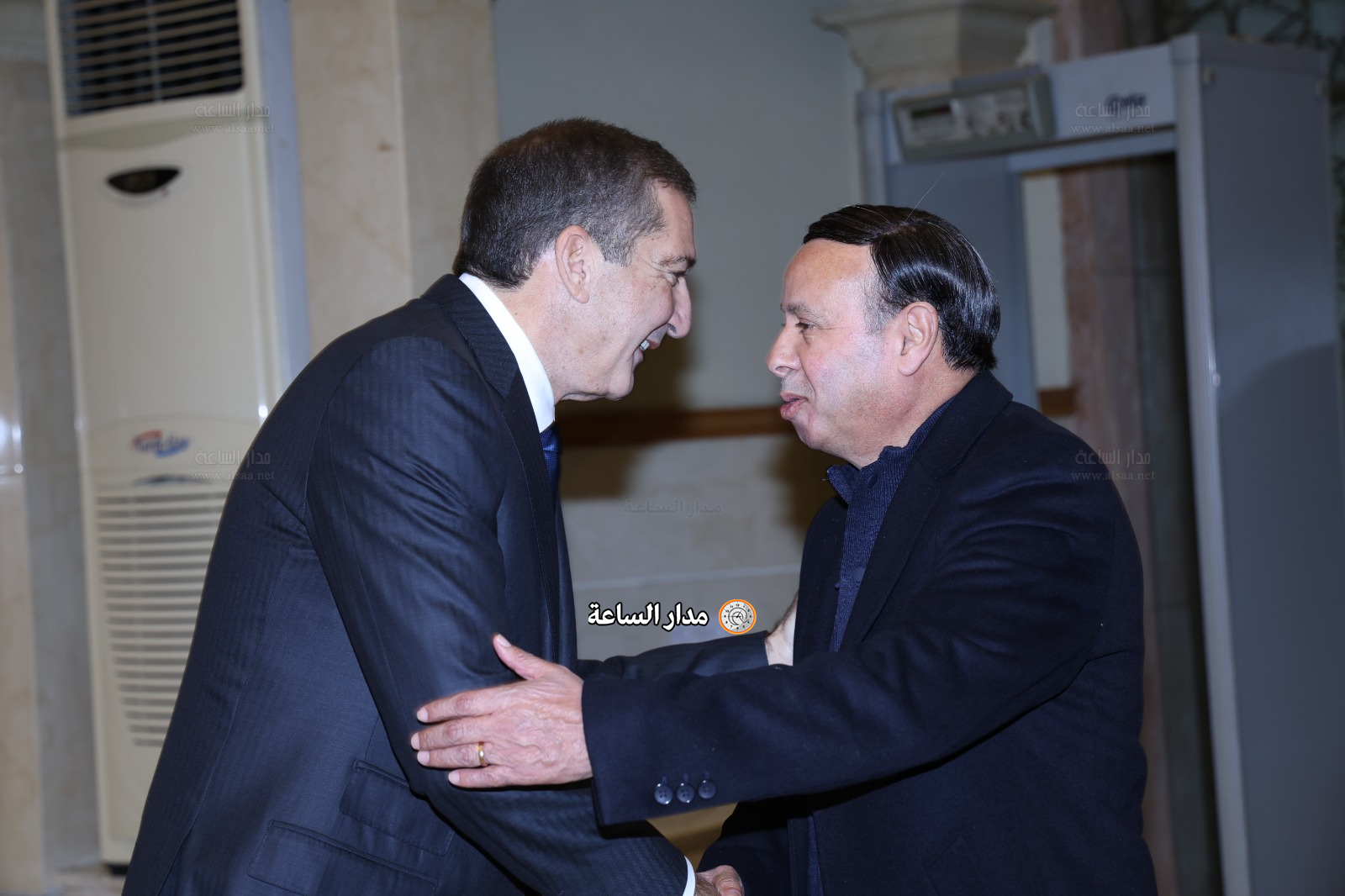 Madar Al-Saa Images 0.9089067609188217