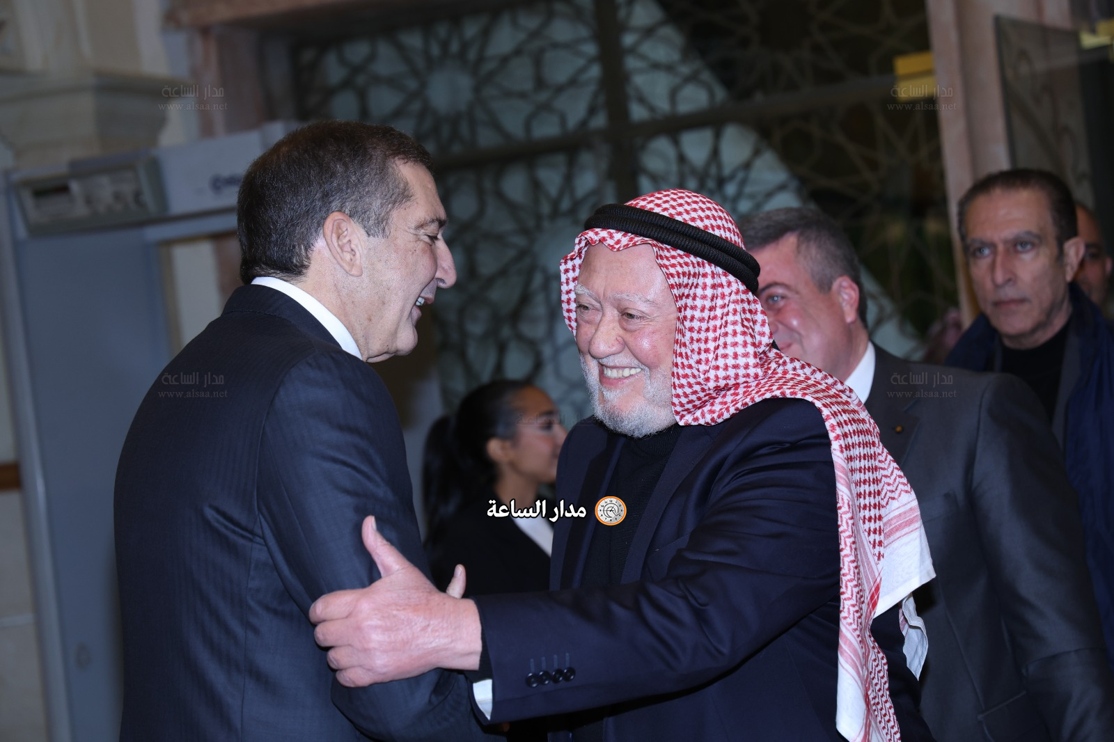 Madar Al-Saa Images 0.22192343047313168