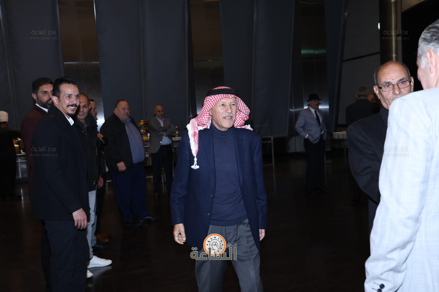 راشد فريحات يولم لوزراء وأعيان ونواب.. والعين أبو غاصب: راتب الوزير يعادل 50 دينارا (صور وفيديو) (video)