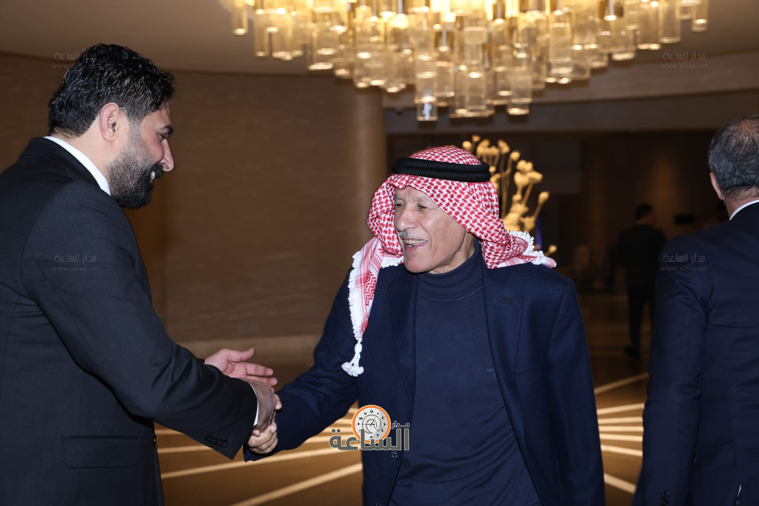 راشد فريحات يولم لوزراء وأعيان ونواب.. والعين أبو غاصب: راتب الوزير يعادل 50 دينارا (صور وفيديو) (video)