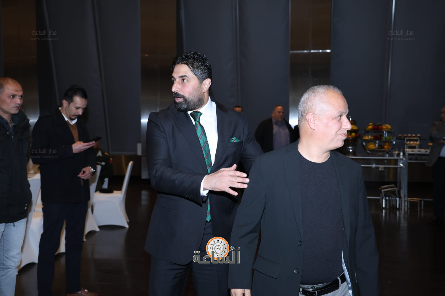 راشد فريحات يولم لوزراء وأعيان ونواب.. والعين أبو غاصب: راتب الوزير يعادل 50 دينارا (صور وفيديو) (video)