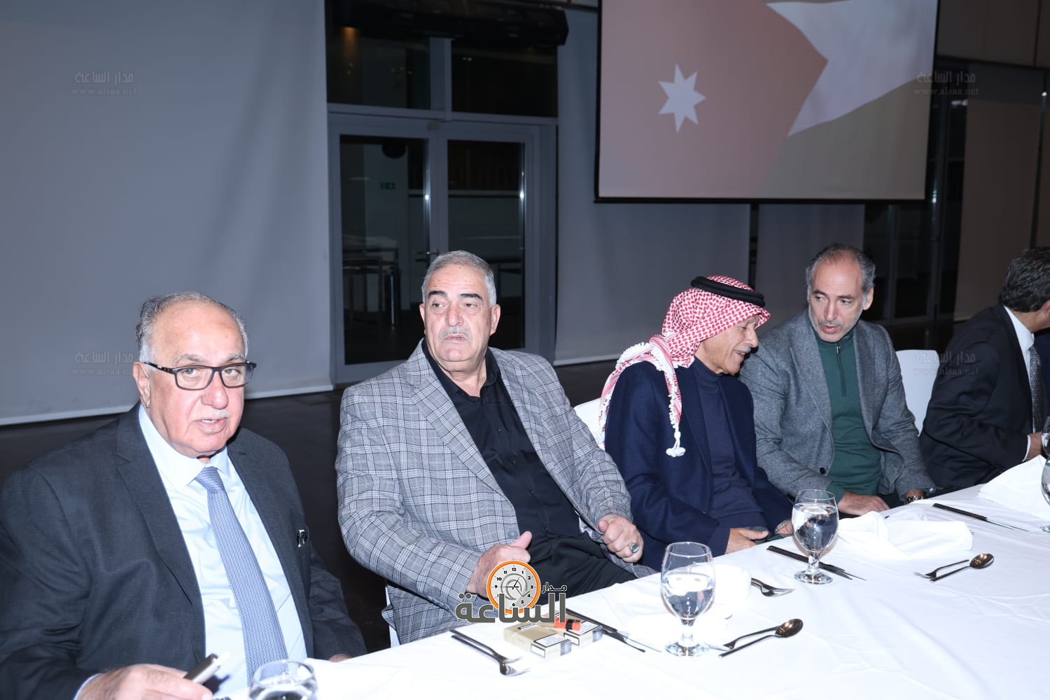 راشد فريحات يولم لوزراء وأعيان ونواب.. والعين أبو غاصب: راتب الوزير يعادل 50 دينارا (صور وفيديو) (video)