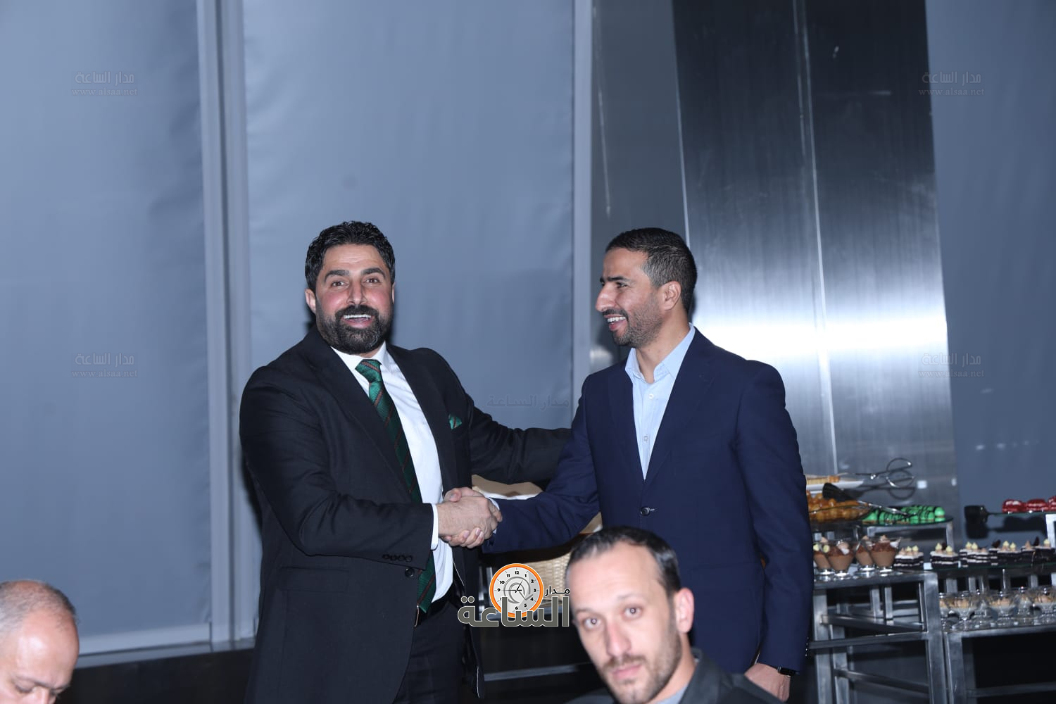 راشد فريحات يولم لوزراء وأعيان ونواب.. والعين أبو غاصب: راتب الوزير يعادل 50 دينارا (صور وفيديو) (video)