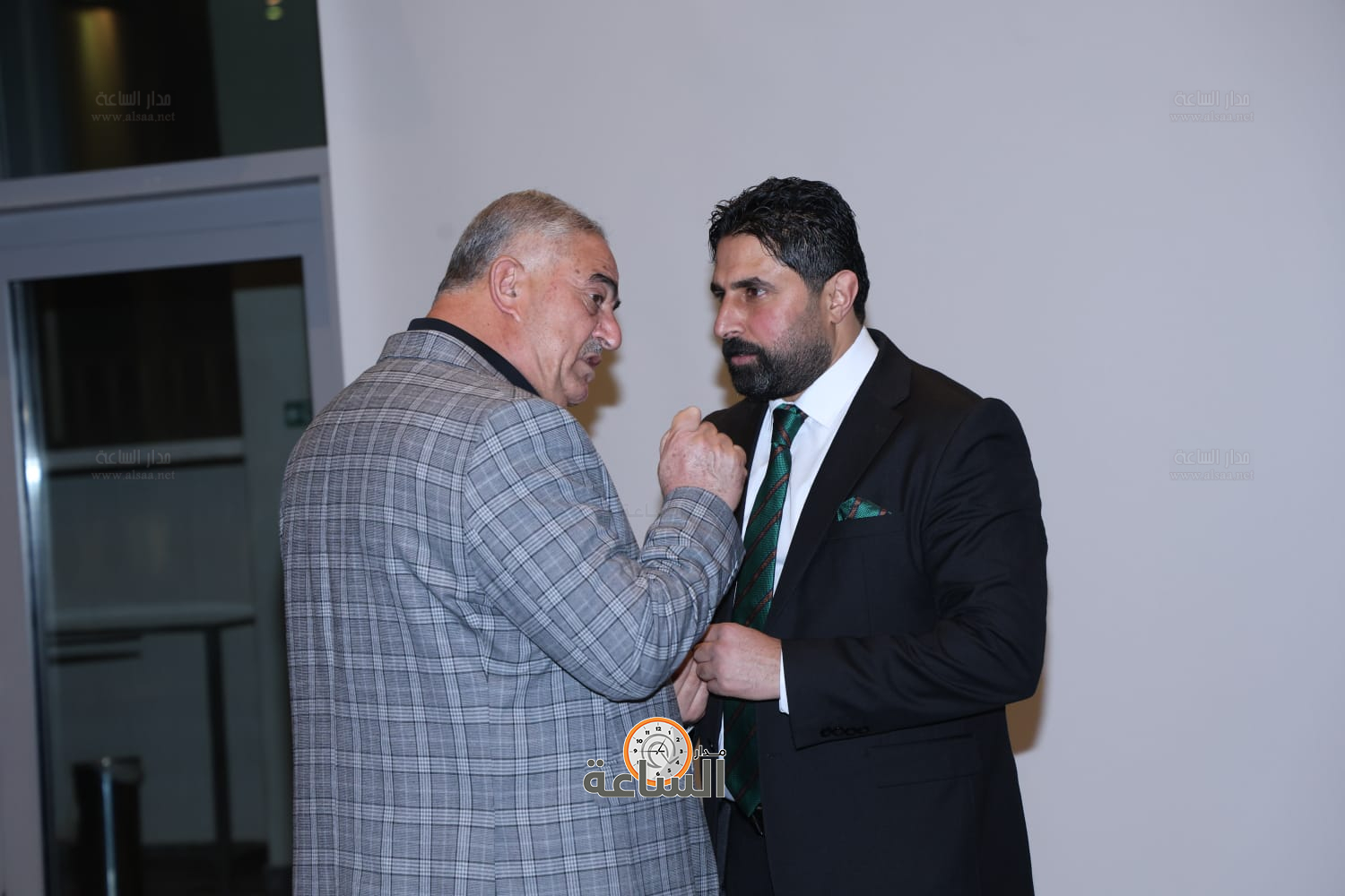 راشد فريحات يولم لوزراء وأعيان ونواب.. والعين أبو غاصب: راتب الوزير يعادل 50 دينارا (صور وفيديو) (video)