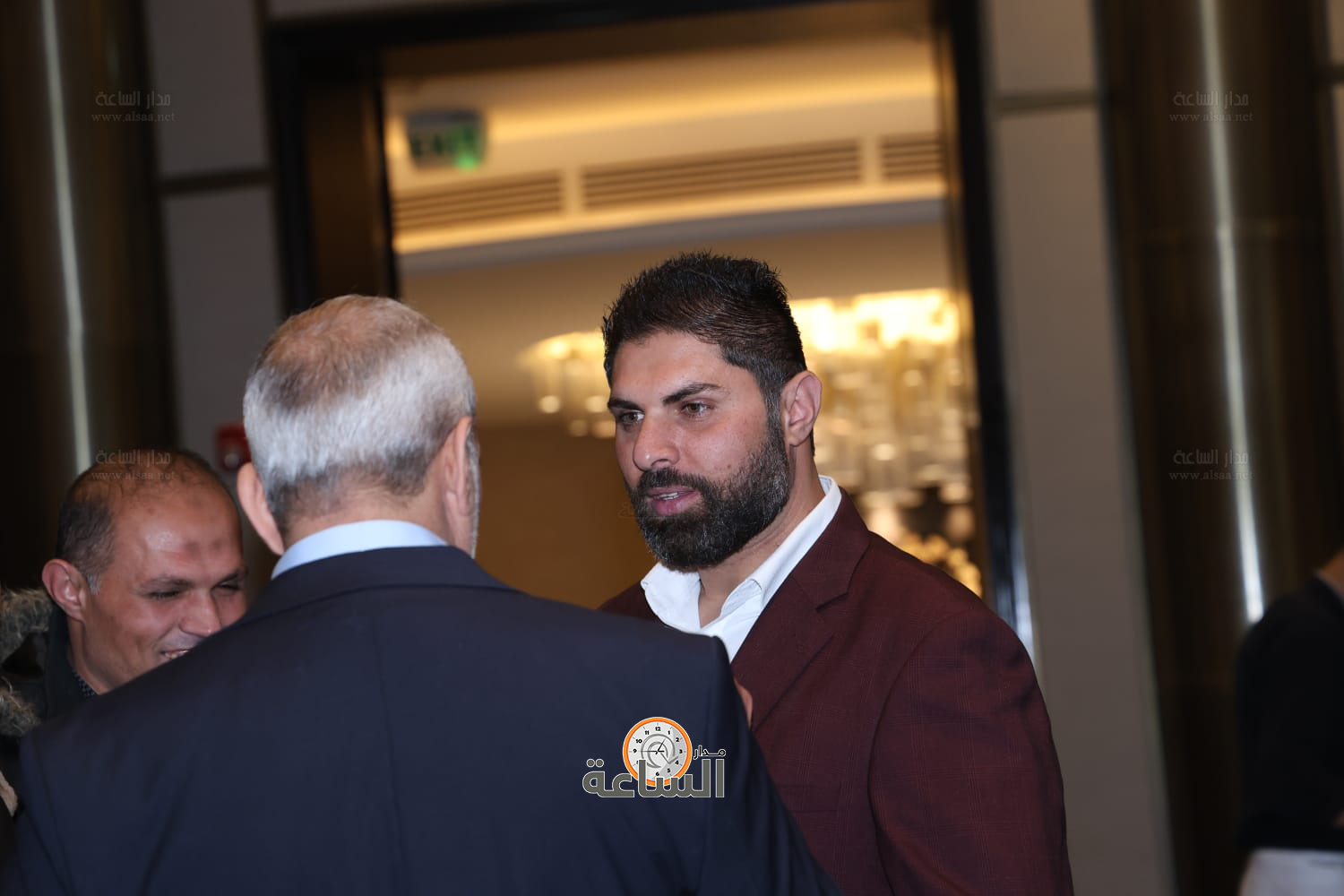 راشد فريحات يولم لوزراء وأعيان ونواب.. والعين أبو غاصب: راتب الوزير يعادل 50 دينارا (صور وفيديو) (video)