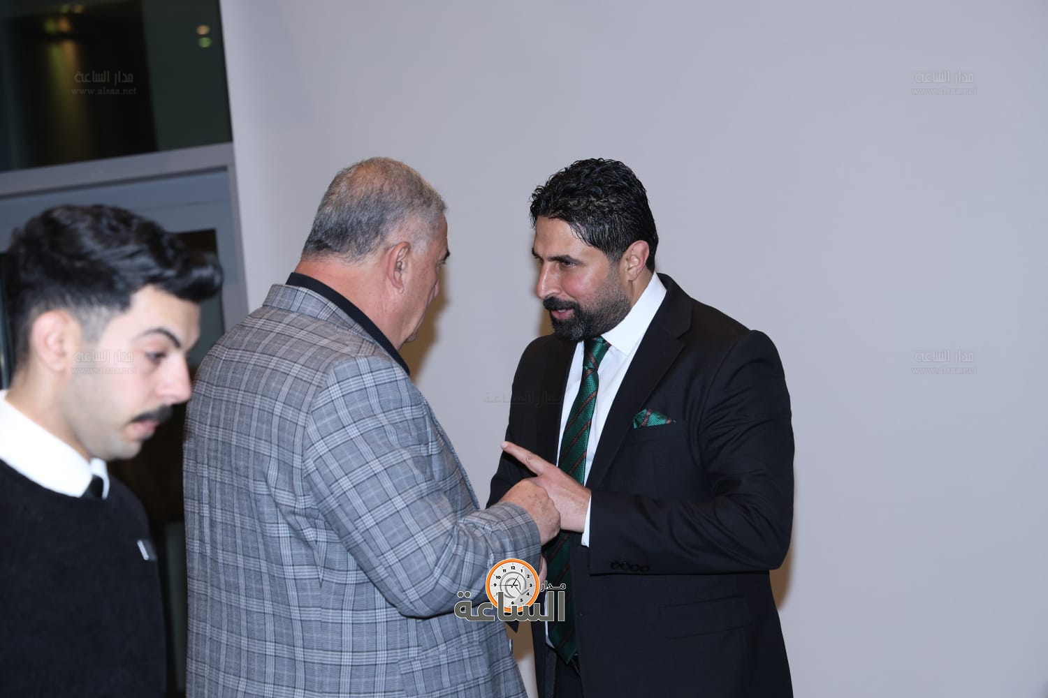 راشد فريحات يولم لوزراء وأعيان ونواب.. والعين أبو غاصب: راتب الوزير يعادل 50 دينارا (صور وفيديو) (video)