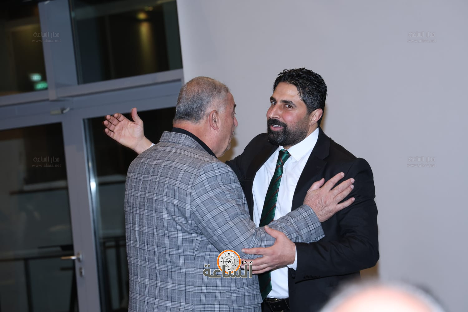 راشد فريحات يولم لوزراء وأعيان ونواب.. والعين أبو غاصب: راتب الوزير يعادل 50 دينارا (صور وفيديو) (video)