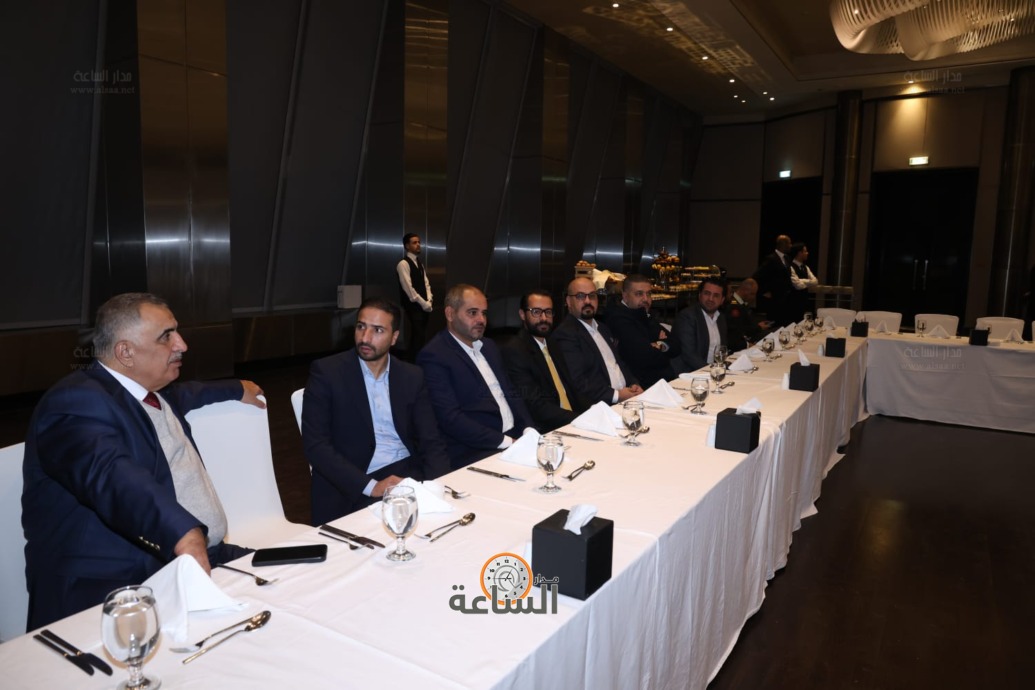 راشد فريحات يولم لوزراء وأعيان ونواب.. والعين أبو غاصب: راتب الوزير يعادل 50 دينارا (صور وفيديو) (video)