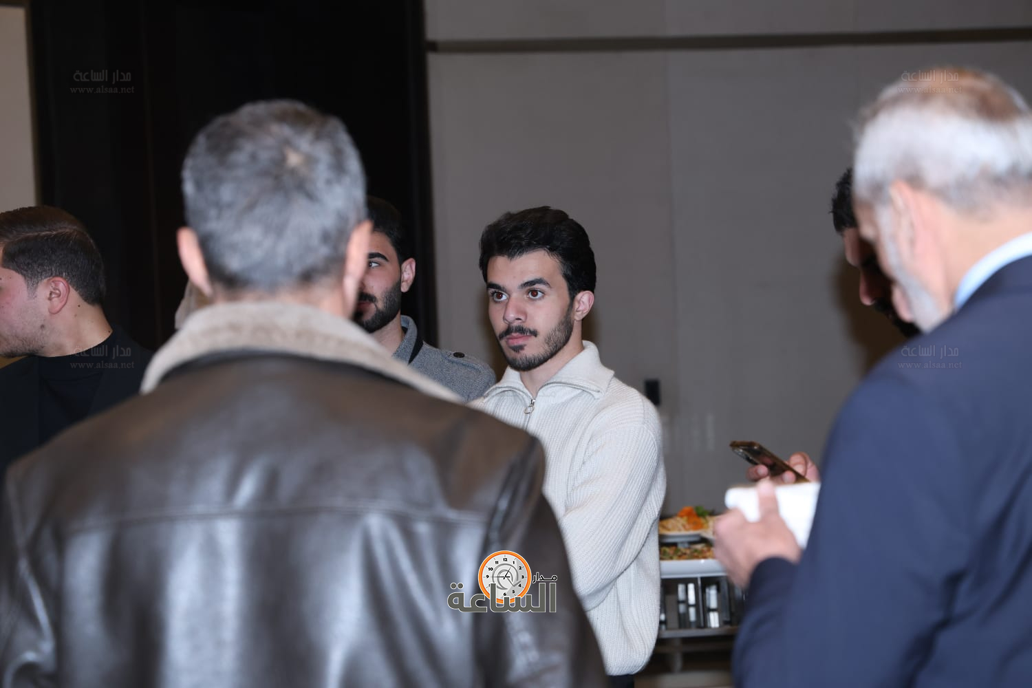 راشد فريحات يولم لوزراء وأعيان ونواب.. والعين أبو غاصب: راتب الوزير يعادل 50 دينارا (صور وفيديو) (video)