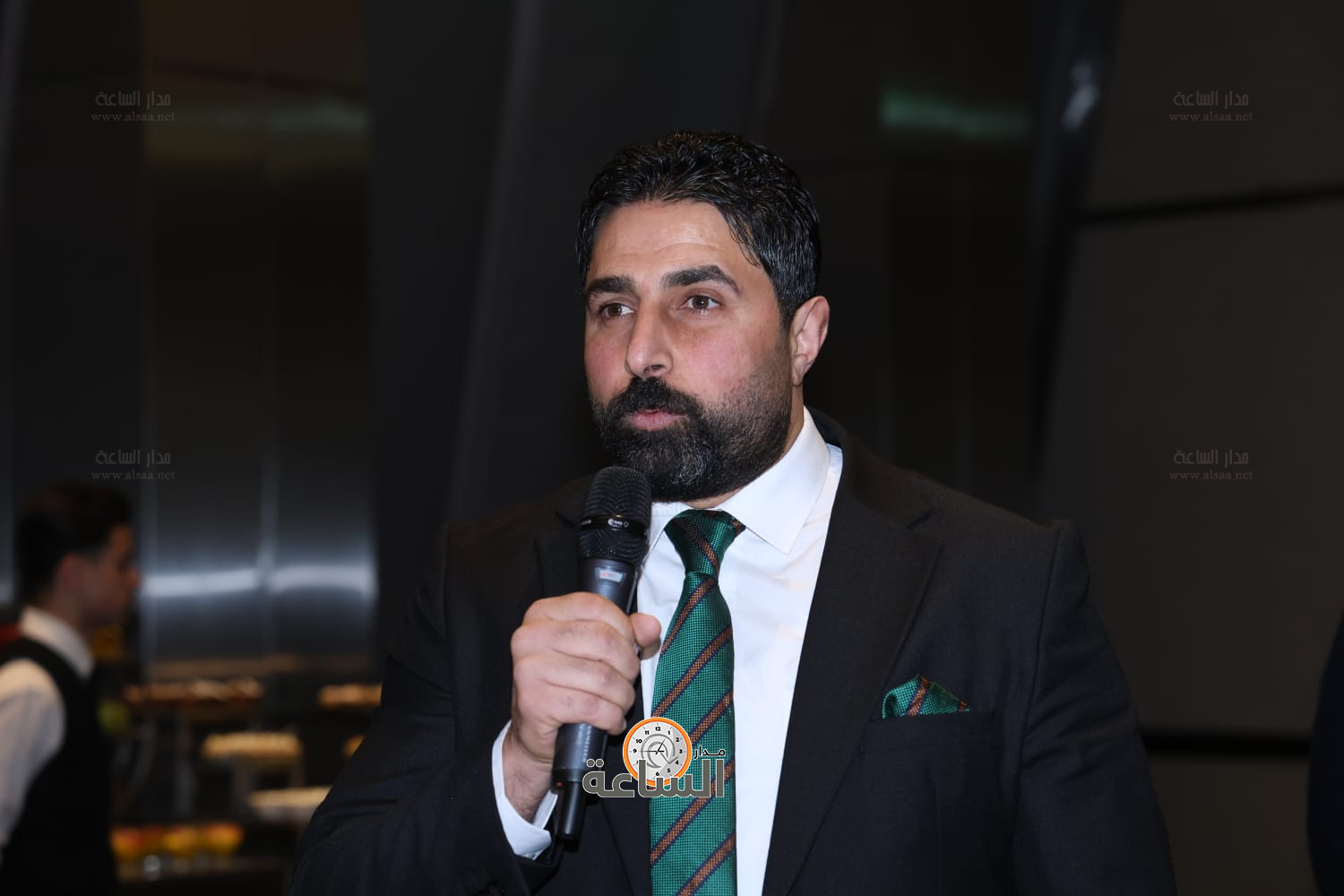 راشد فريحات يولم لوزراء وأعيان ونواب.. والعين أبو غاصب: راتب الوزير يعادل 50 دينارا (صور وفيديو) (video)