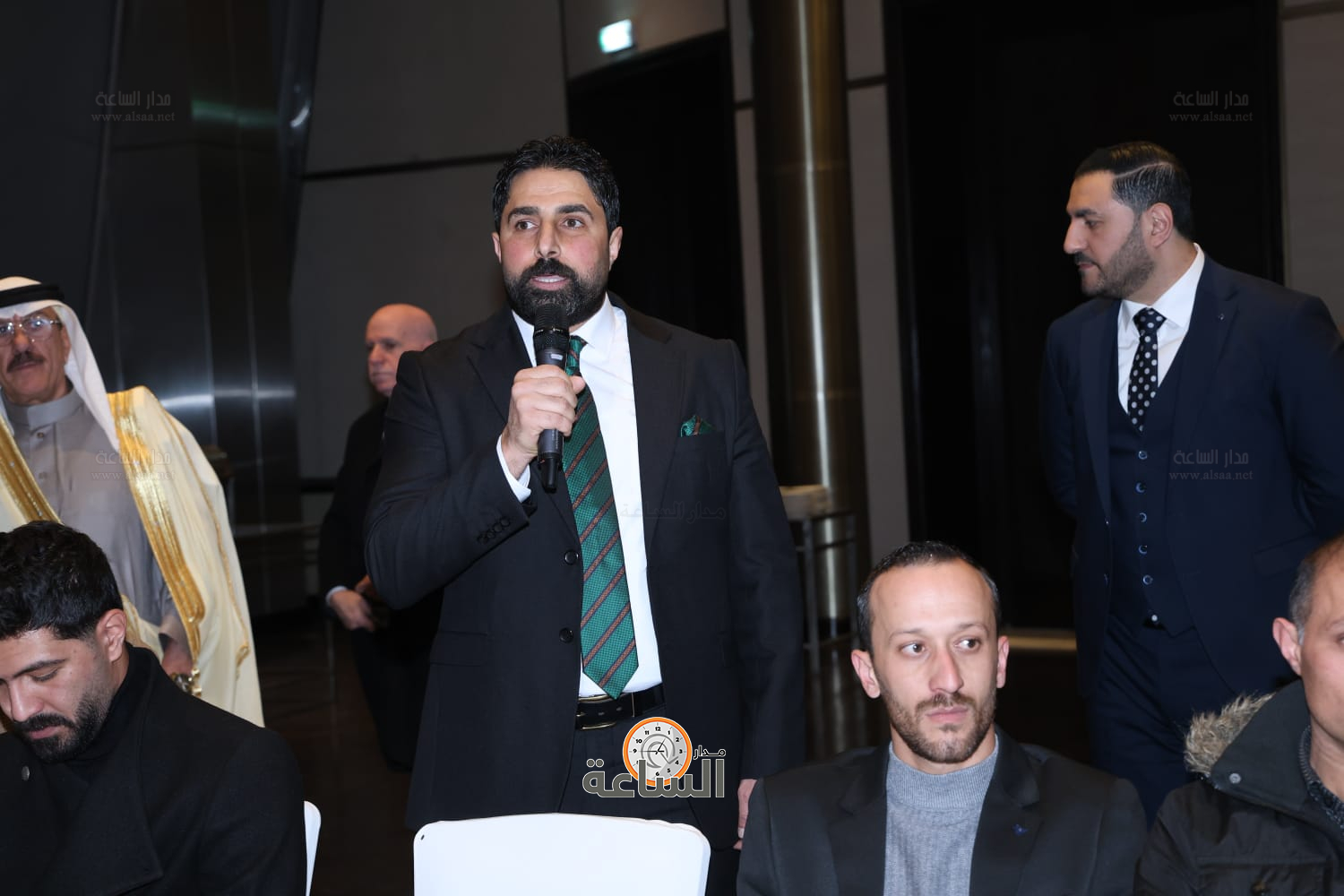 راشد فريحات يولم لوزراء وأعيان ونواب.. والعين أبو غاصب: راتب الوزير يعادل 50 دينارا (صور وفيديو) (video)