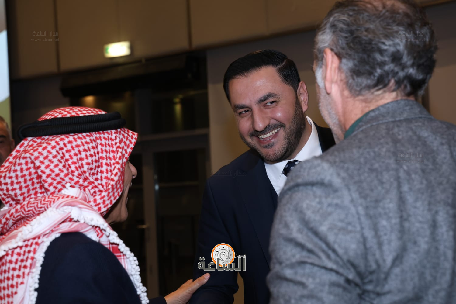 راشد فريحات يولم لوزراء وأعيان ونواب.. والعين أبو غاصب: راتب الوزير يعادل 50 دينارا (صور وفيديو) (video)