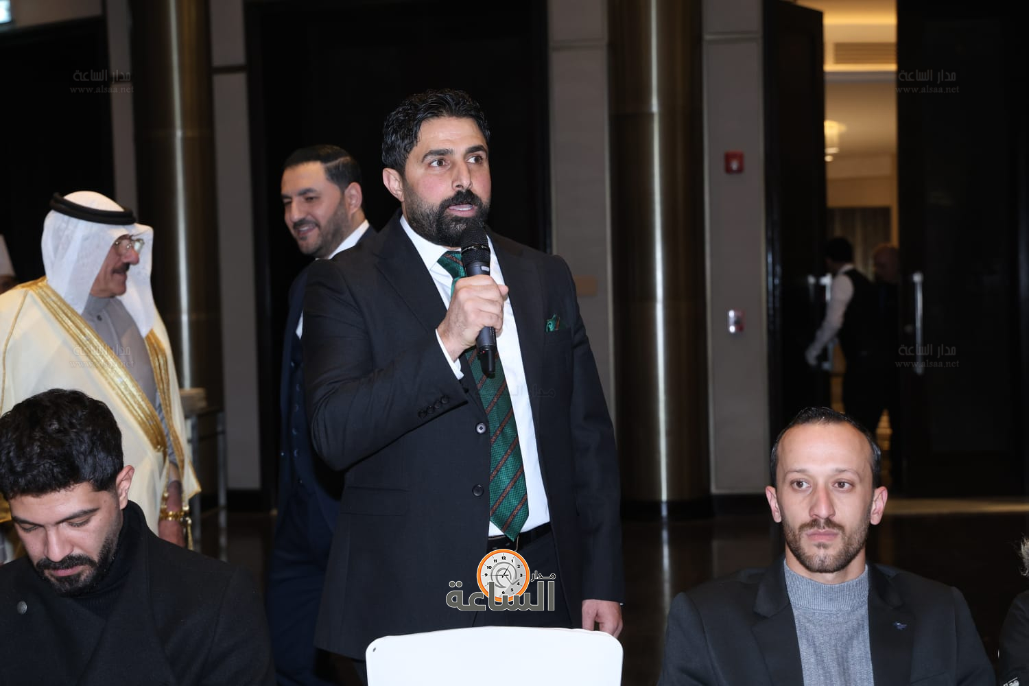 راشد فريحات يولم لوزراء وأعيان ونواب.. والعين أبو غاصب: راتب الوزير يعادل 50 دينارا (صور وفيديو) (video)