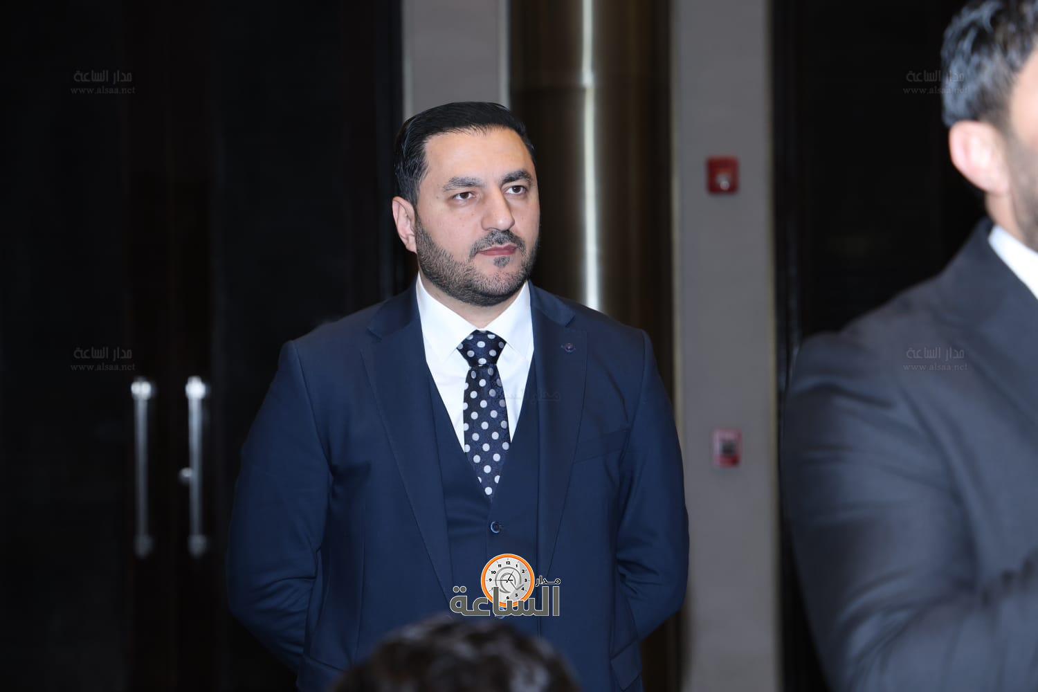 راشد فريحات يولم لوزراء وأعيان ونواب.. والعين أبو غاصب: راتب الوزير يعادل 50 دينارا (صور وفيديو) (video)