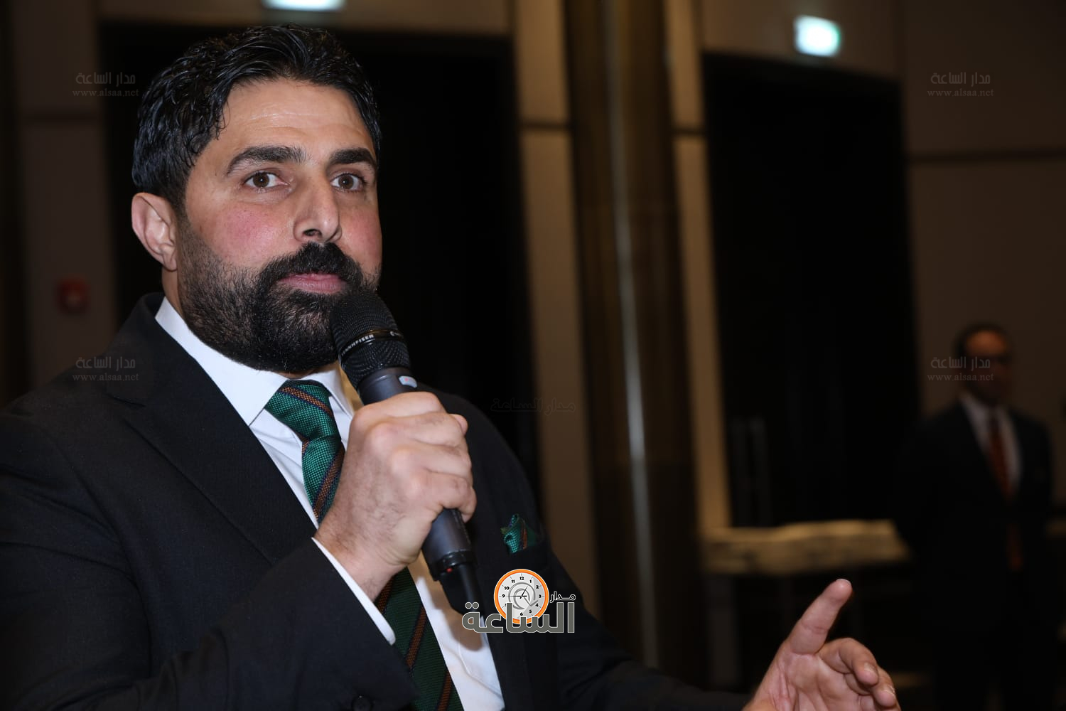 راشد فريحات يولم لوزراء وأعيان ونواب.. والعين أبو غاصب: راتب الوزير يعادل 50 دينارا (صور وفيديو) (video)