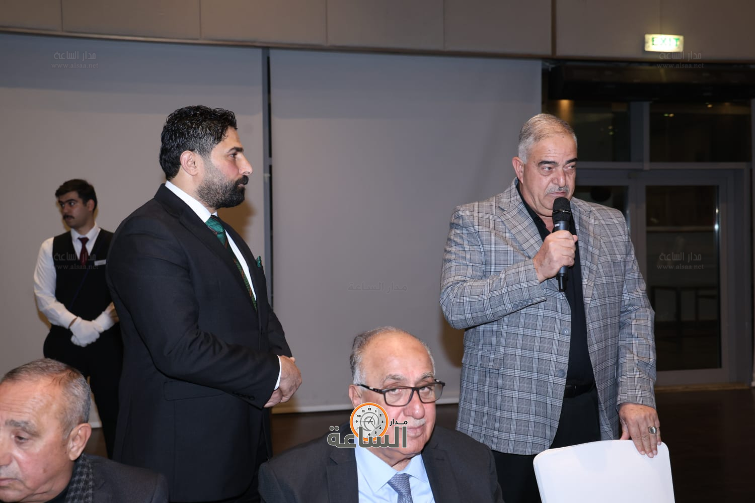 راشد فريحات يولم لوزراء وأعيان ونواب.. والعين أبو غاصب: راتب الوزير يعادل 50 دينارا (صور وفيديو) (video)