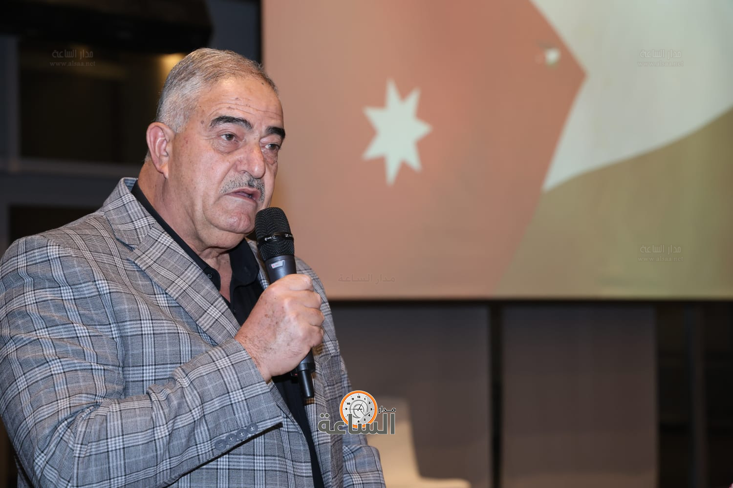 راشد فريحات يولم لوزراء وأعيان ونواب.. والعين أبو غاصب: راتب الوزير يعادل 50 دينارا (صور وفيديو) (video)