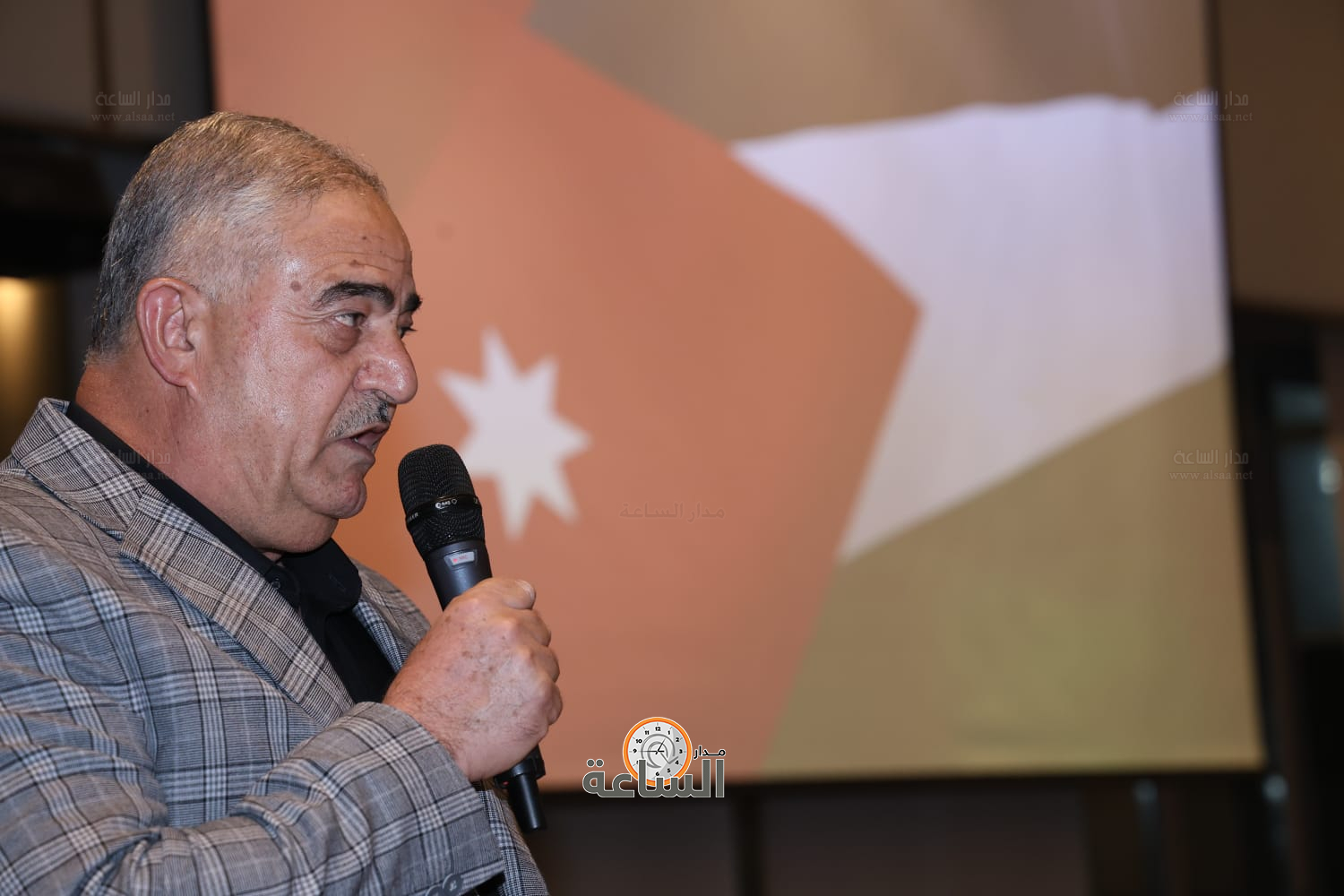 راشد فريحات يولم لوزراء وأعيان ونواب.. والعين أبو غاصب: راتب الوزير يعادل 50 دينارا (صور وفيديو) (video)