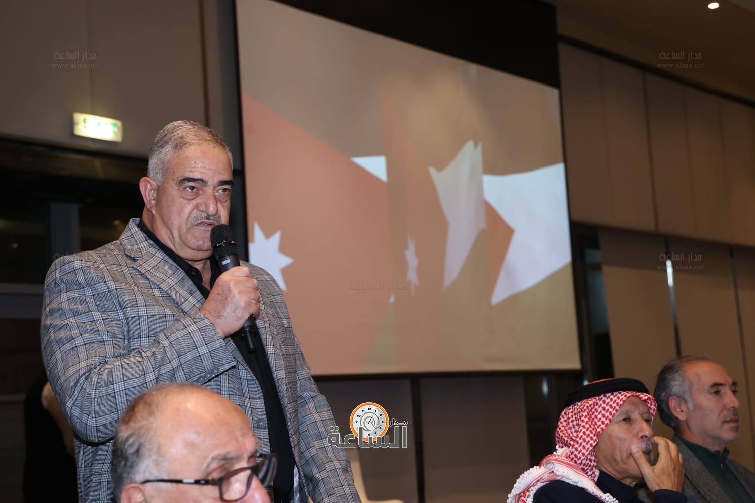 راشد فريحات يولم لوزراء وأعيان ونواب.. والعين أبو غاصب: راتب الوزير يعادل 50 دينارا (صور وفيديو) (video)