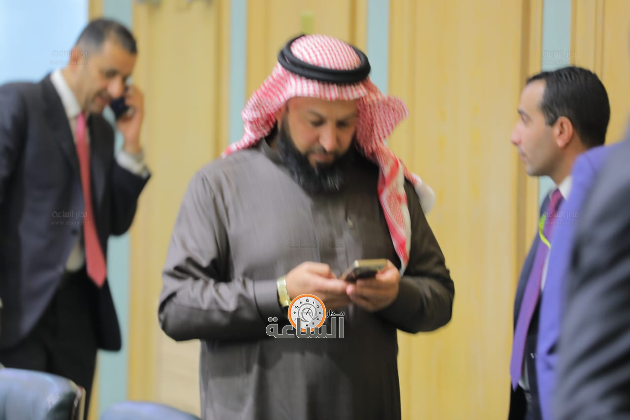 Madar Al-Saa Images 0.42395476722894165