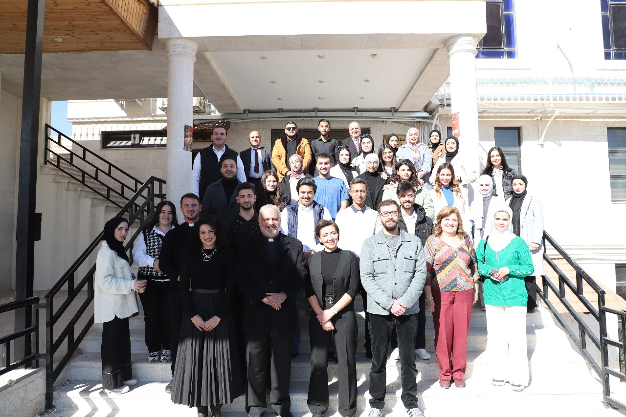 Madar Al-Saa Images 0.07599372688285011