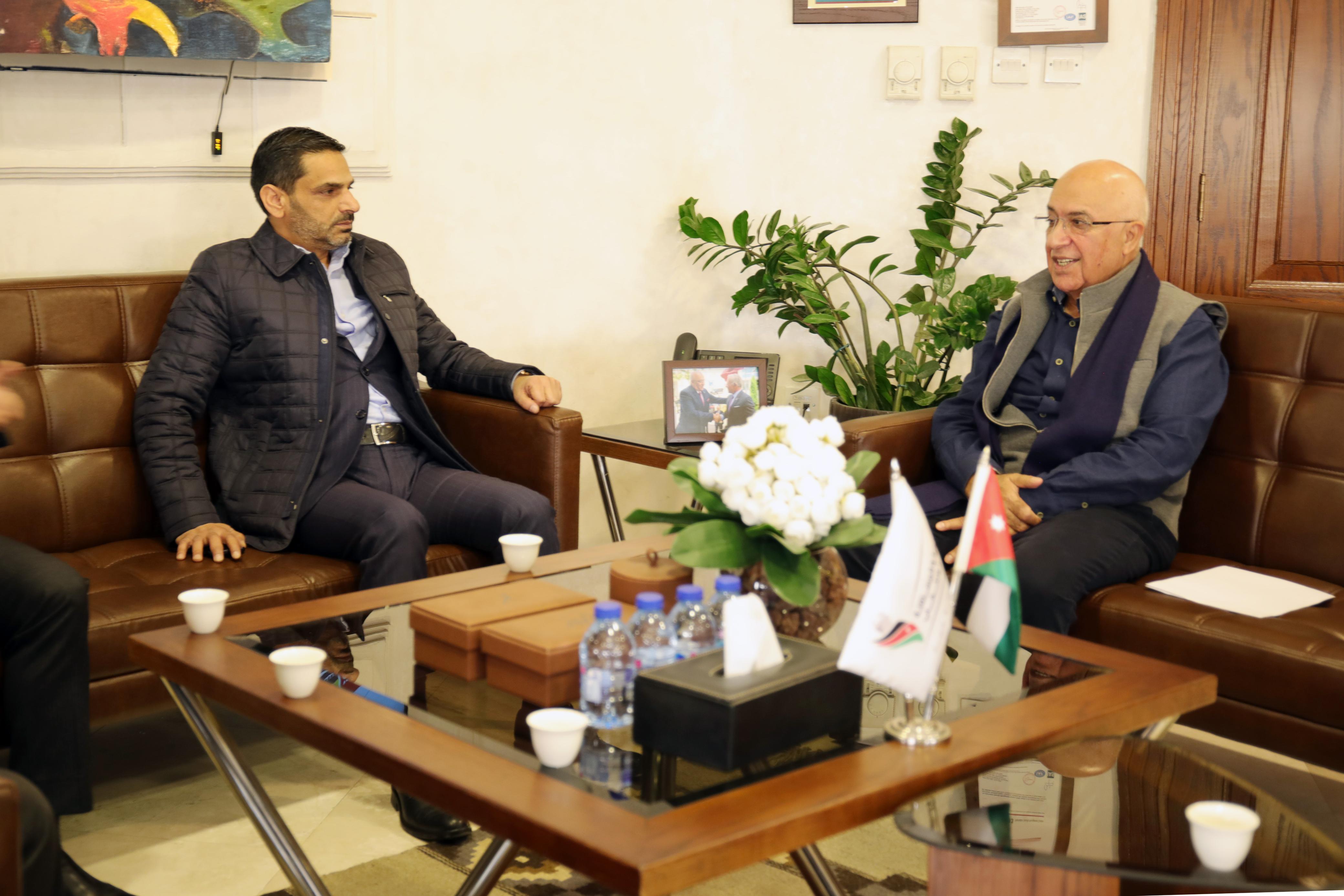 Madar Al-Saa Images 0.9373515311877647