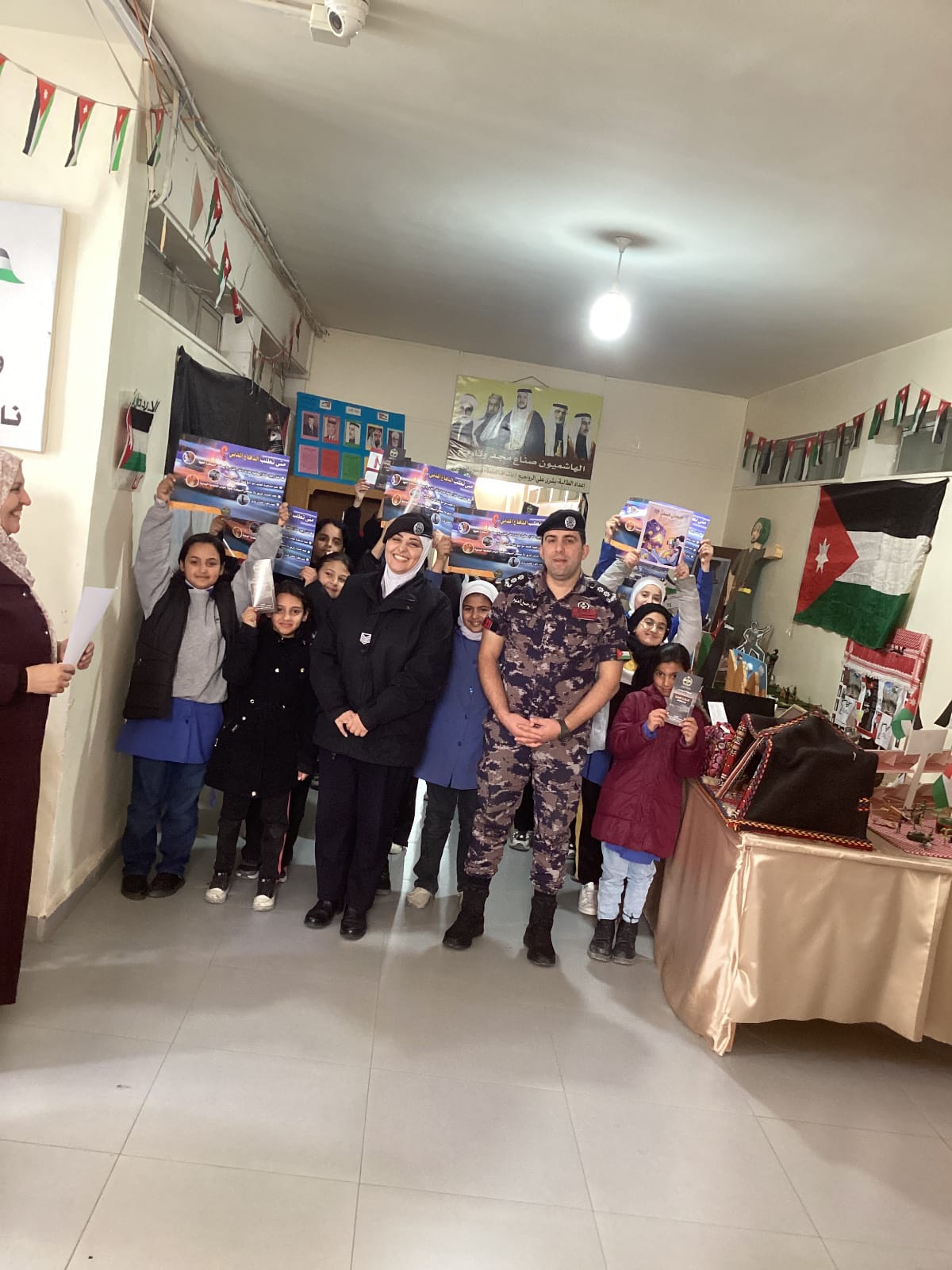 Madar Al-Saa Images 0.797858142577148