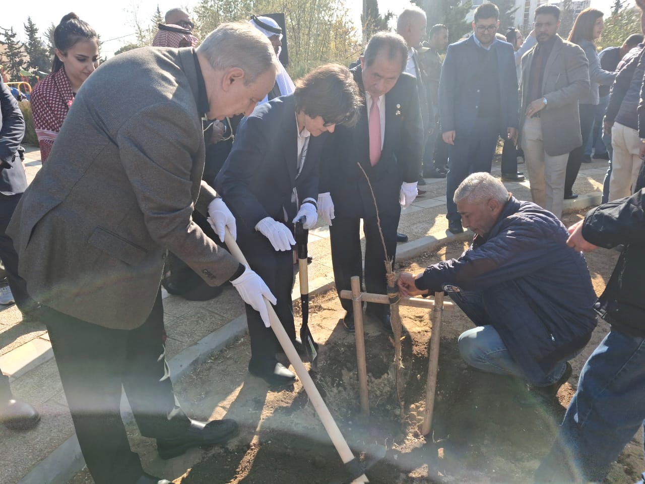 Madar Al-Saa Images 0.7284663956847675