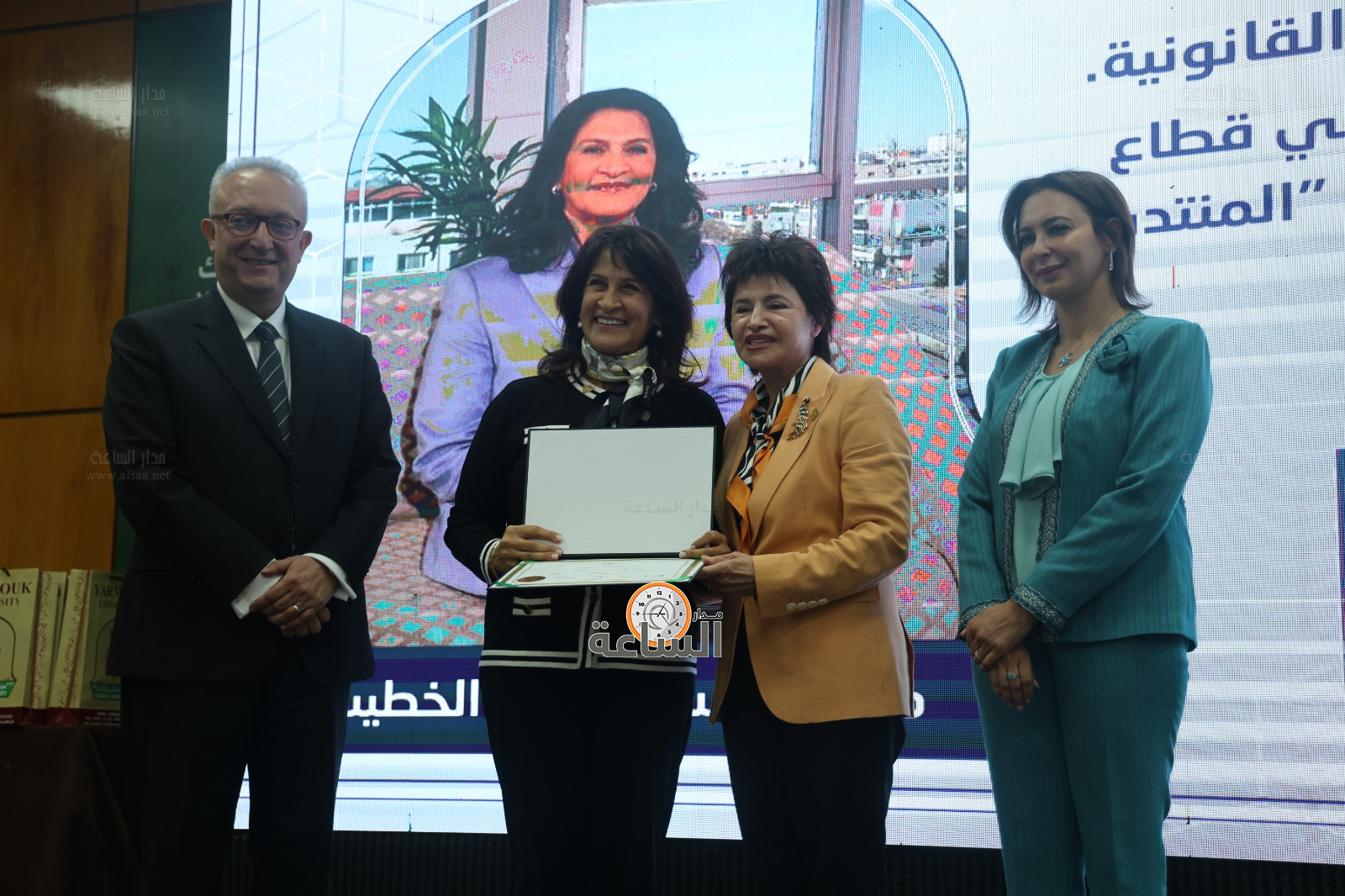 Madar Al-Saa Images 0.7555339838599358