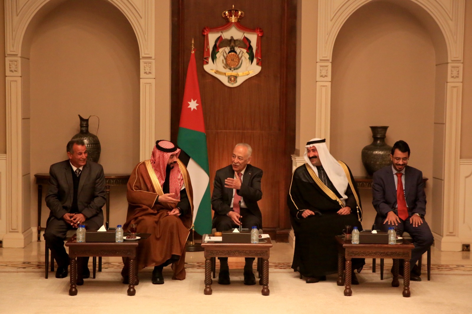 Madar Al-Saa Images 0.3122257515943361