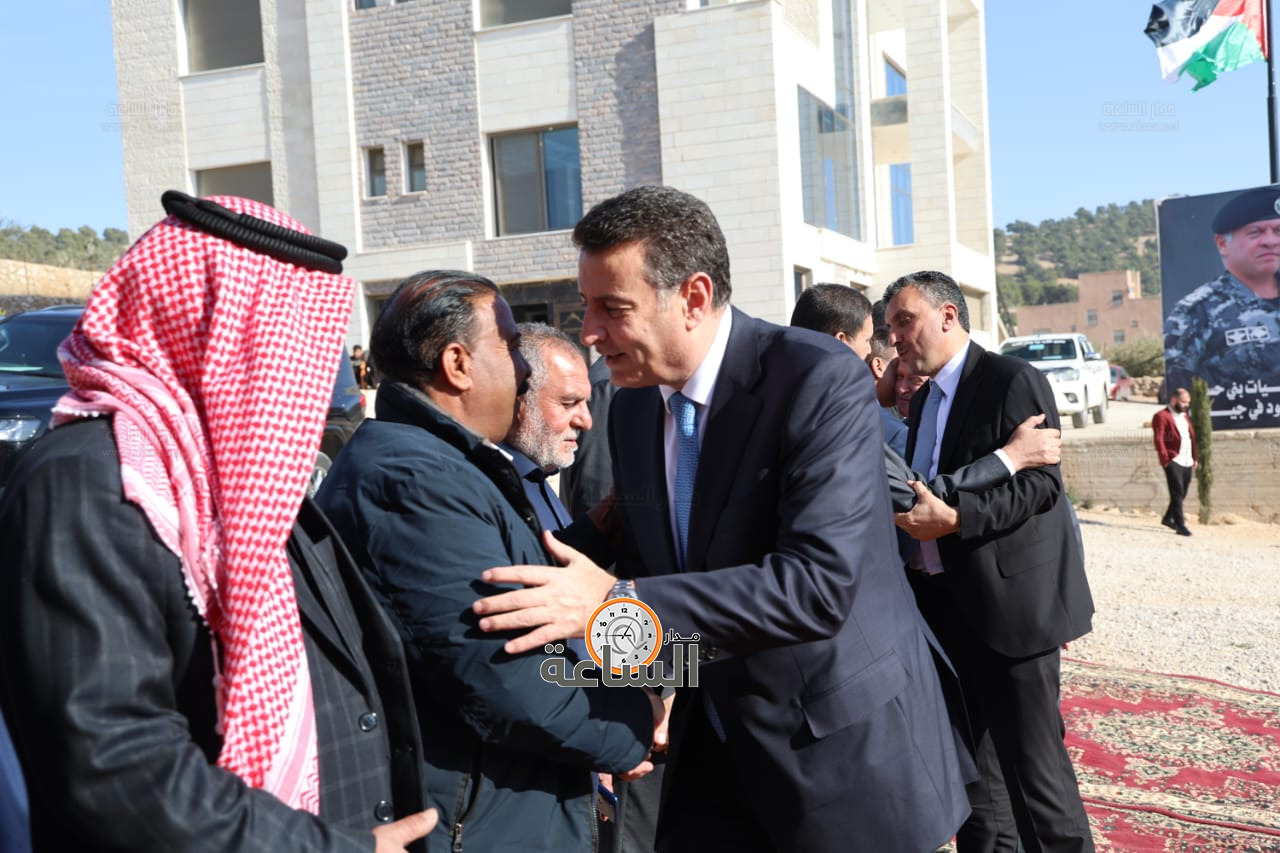 Madar Al-Saa Images 0.8783679299351852