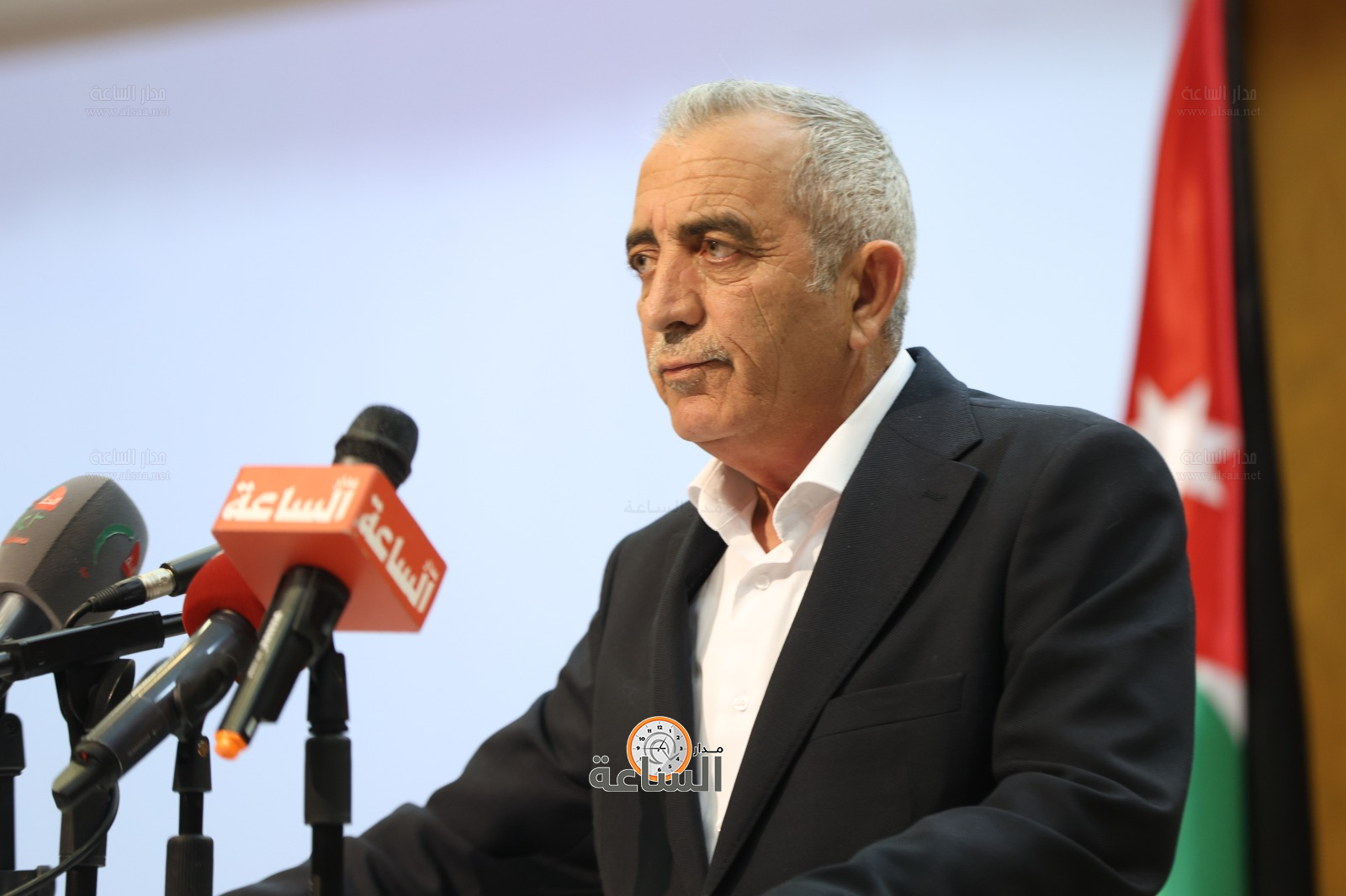 Madar Al-Saa Images 0.1252242144497837