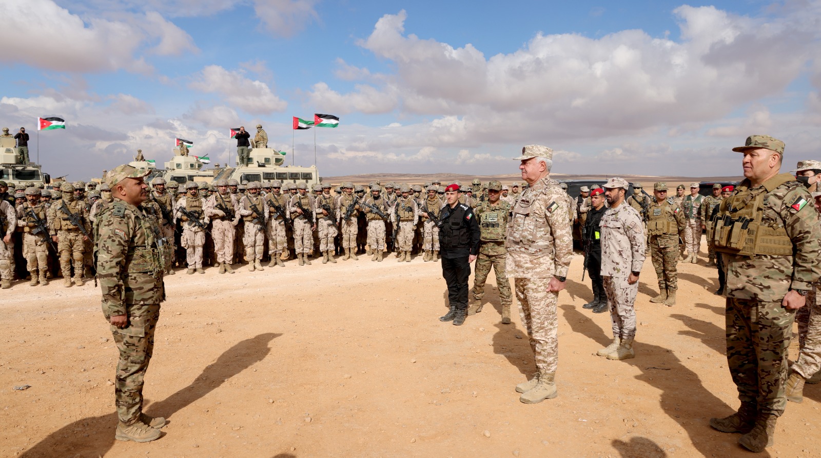 Madar Al-Saa Images 0.30869422581651373