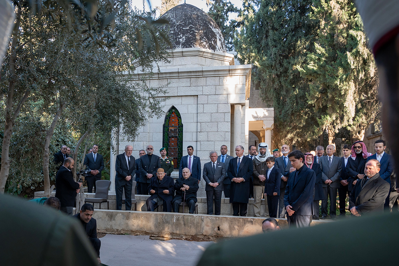 الملك عبد الله الثاني يشارك في تشييع جثمان الأميرة ماجدة رعد