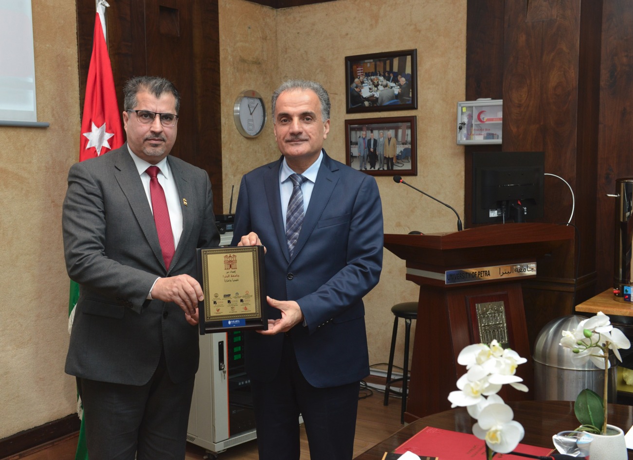 Madar Al-Saa Images 0.3006785485646932