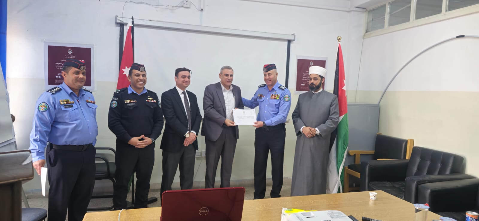 Madar Al-Saa Images 0.5615852376361232